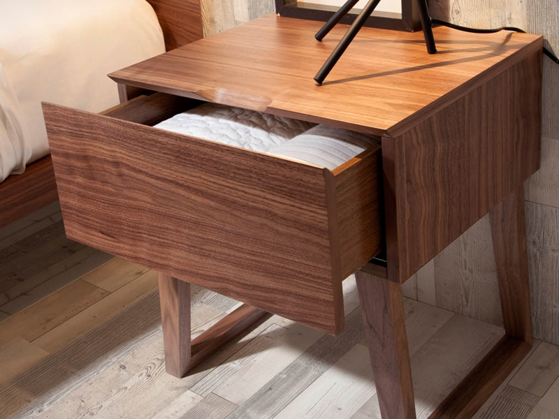 Table de nuit en noyer - NOTTE