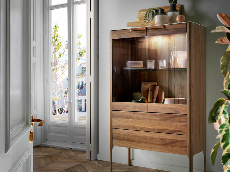 Walnut display case with porcelain marble-effect glass top - DINA