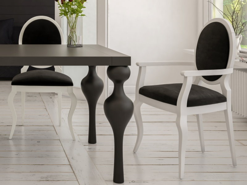 Sillón tapizado con brazos y patas chippendale -AMBER