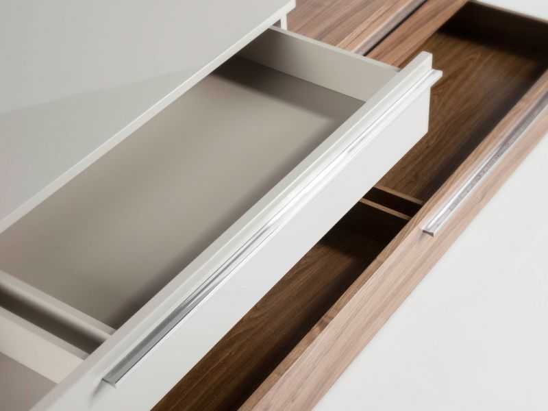 Mueble TV de diseño en nogal, lacado y base en acero inoxidable - GOB