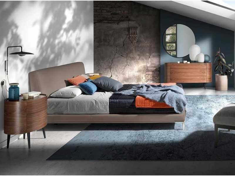 Table de chevet ovale en noyer et pieds inox - OVALE