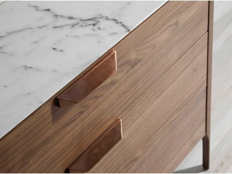 Cómoda en nogal con tapa de cristal imitación mármol porcelánico - DINA