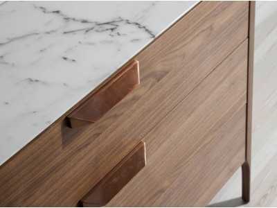 Cómoda en nogal con tapa de cristal imitación mármol porcelánico - DINA Cómoda en nogal con tapa de cristal imitación mármol porcelánico - DINA