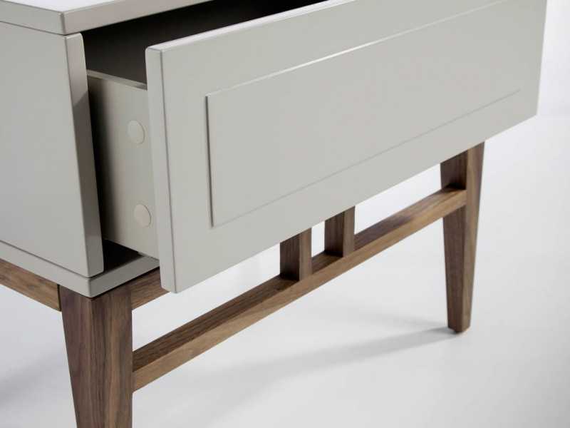 Lacquered bedside table with walnut base - COSIMA