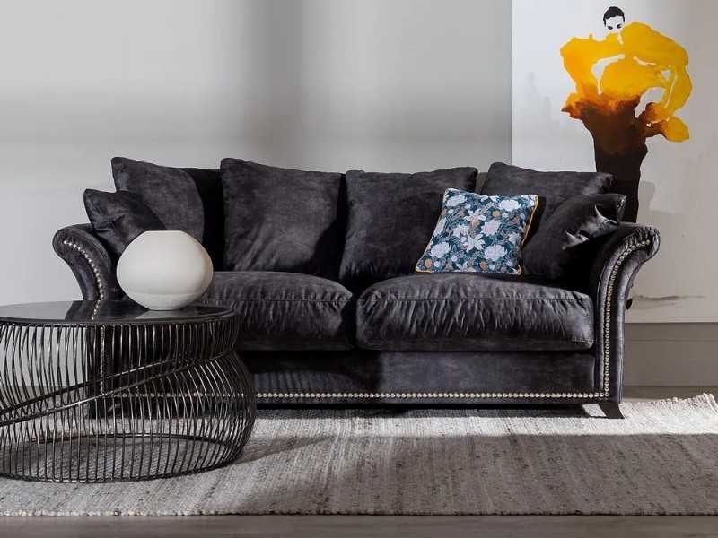 Velvet upholstered sofa with cushions - BLACKPOOL GRIS