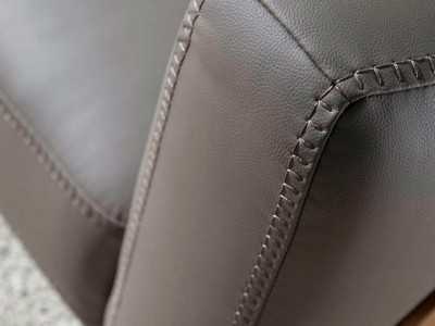 Canapé design tapissé de cuir avec piètement en noyer - VERDI