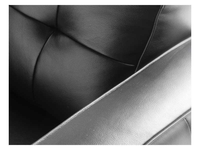 Sillón vintage tapizado en piel genuina color negro - DERBY