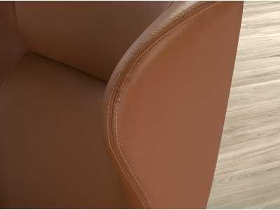 Fauteuil pivotant tapissé de cuir synthétique et base en bois massif - OSCAR Fauteuil pivotant tapissé de cuir synthétique et base en bois massif - OSCAR