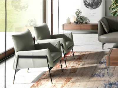 Sillón tapizado en piel genuina y estructura en acero epoxi negro - BASTIAN PERLA