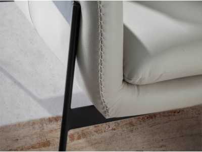 Sillón tapizado en piel genuina y estructura en acero epoxi negro - BASTIAN PERLA