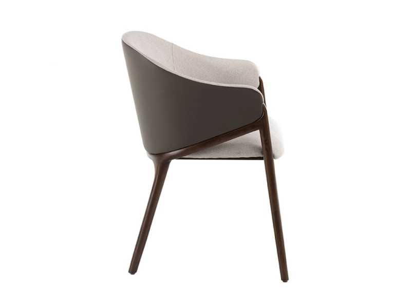 Chaise design avec accoudoirs et structure en bois massif - NATALIE