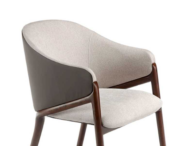 Chaise design avec accoudoirs et structure en bois massif - NATALIE
