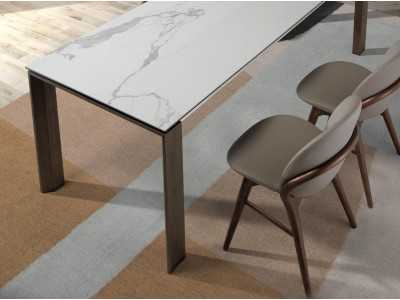 Silla de diseño redondeado y estructura de madera maciza - ALEXIA