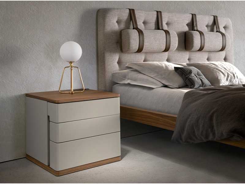 Lacquered bedside table with walnut top and base - DRUSILLA
