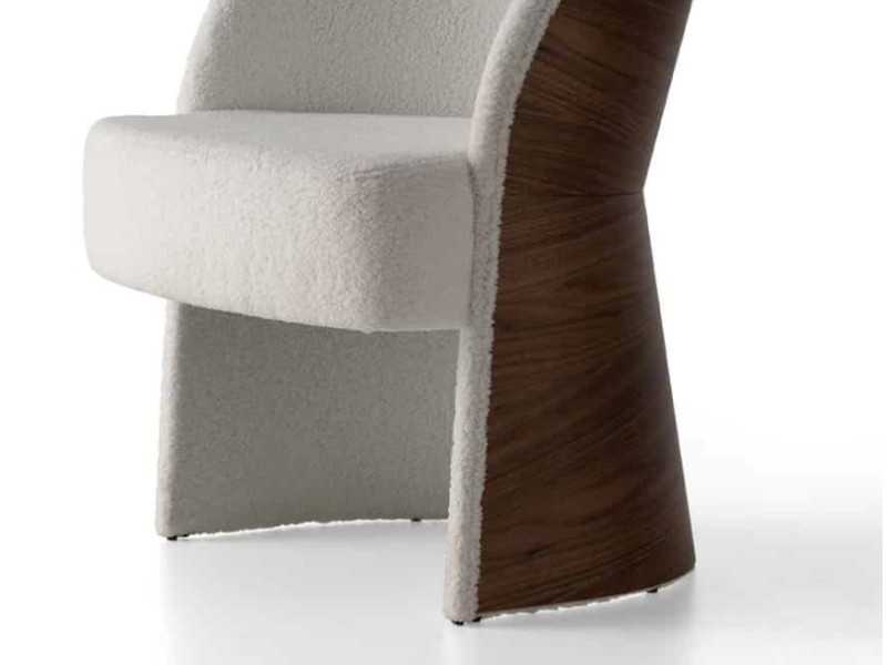 Chaise design tapissé avec structure en bois - ADELAIDE