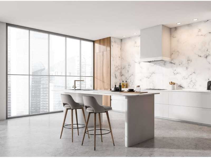 Taburete de diseño con base en madera - ANALIA