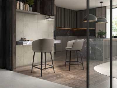 Tabouret recouvert de cuir synthétique et structure en acier inoxydable - LOCRONAN