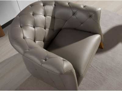 Fauteuil Chester tapissé de cuir véritable - ALBERTINE Fauteuil Chester tapissé de cuir véritable - ALBERTINE