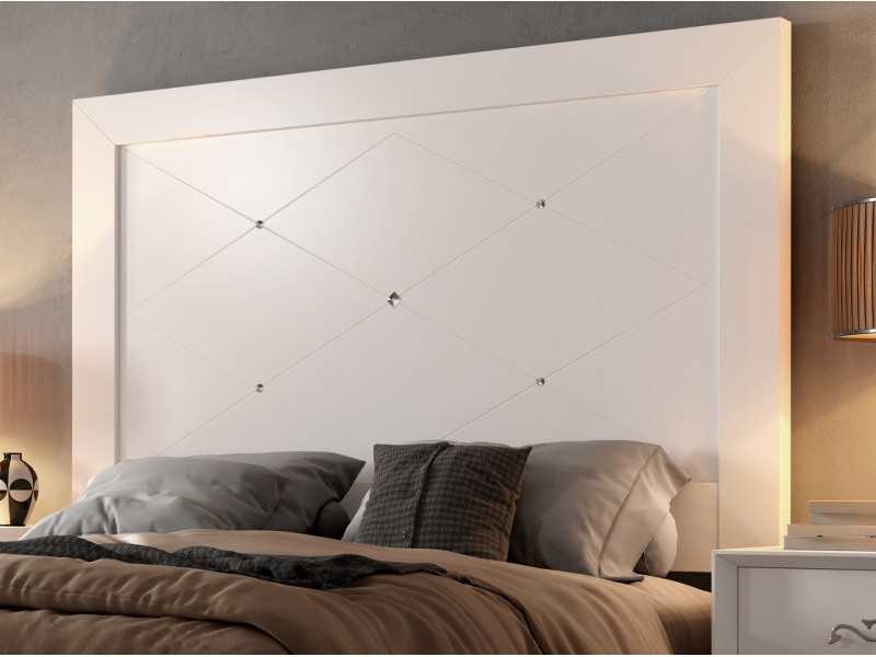 Cama lacada con bancada y cabecero con detalles de cristales de Swarovski - AMANI