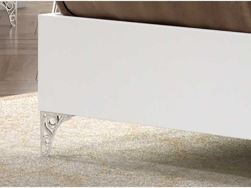 Cama lacada con bancada y cabecero con detalles de cristales de Swarovski - AMANI