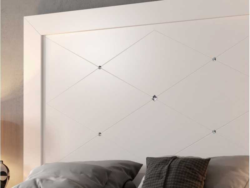 Cama lacada con bancada y cabecero con detalles de cristales de Swarovski - AMANI
