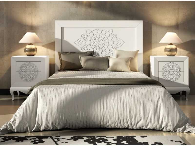 Lacquered bedside table with bench and chippendale legs - ADHILA