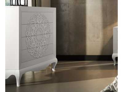 Lacquered chest of drawers with bench and Chippendale legs - ADHILA