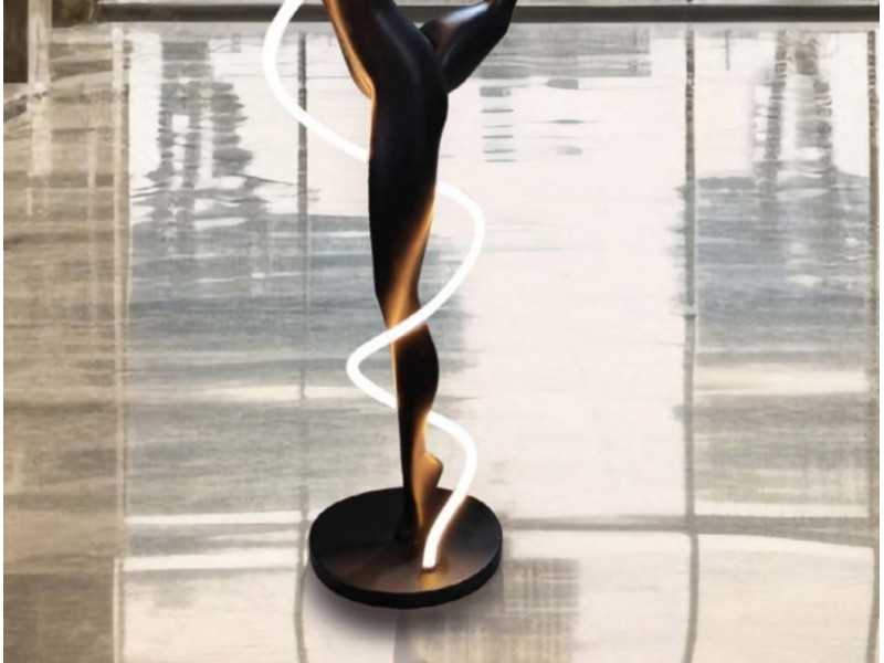 Lámpara escultura de fibra de vidrio lacada - BALLERINE