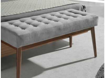 Banqueta tapizada en tela con estructura de patas en nogal - ALDO