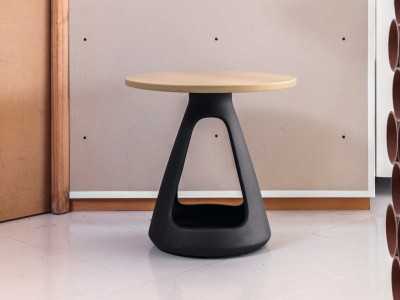 Table d'appoint avec piètement en grès et plateau laqué ou stratifié - OTHONOI