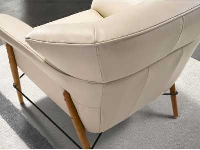 Fauteuil design moderne tapissé de cuir véritable - ARVID Fauteuil design moderne tapissé de cuir véritable - ARVID