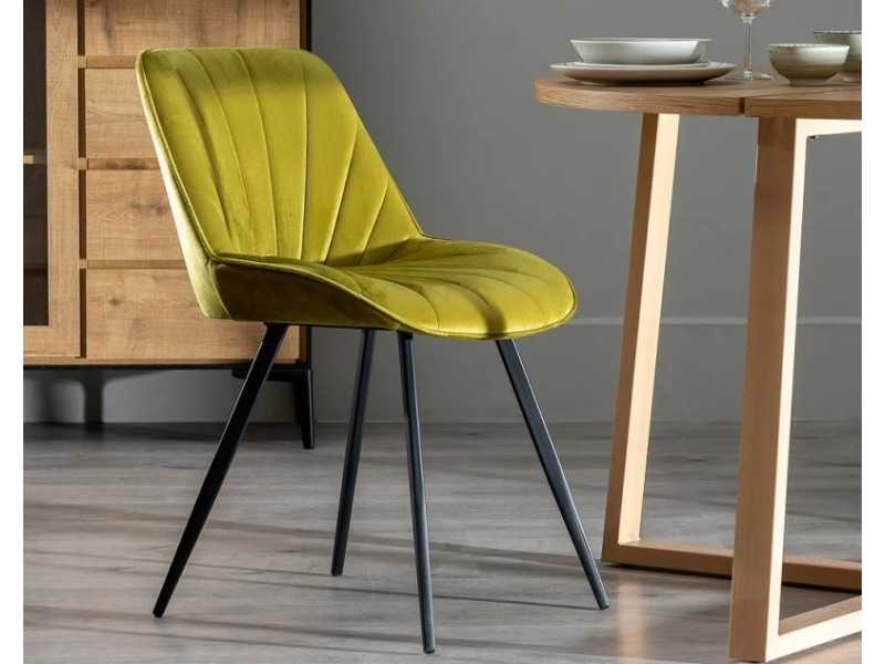 Silla de comedor tapizada en tercipelo verde - ALMA VERDE