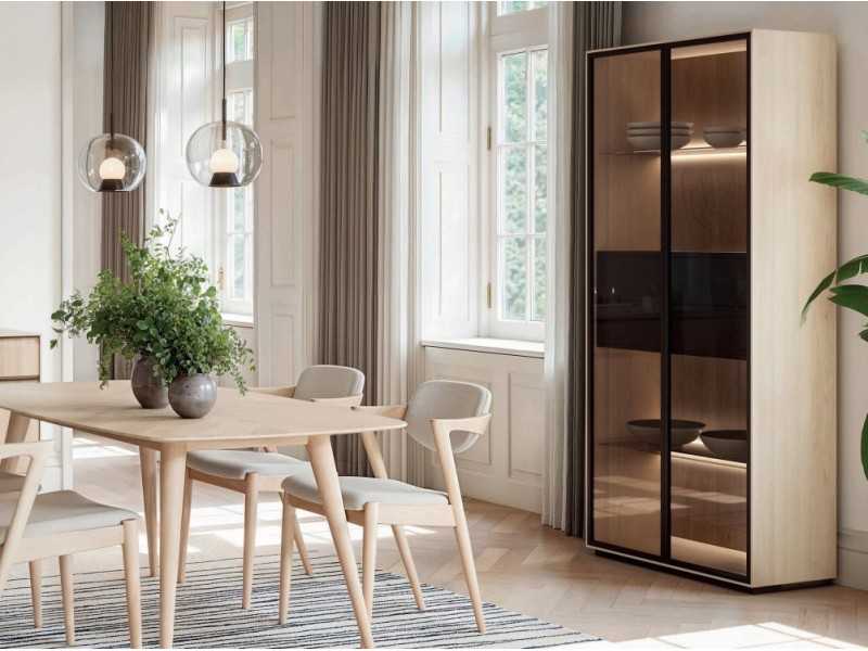 Vitrina de diseño de roble con puertas cristal y luz led - AUDE