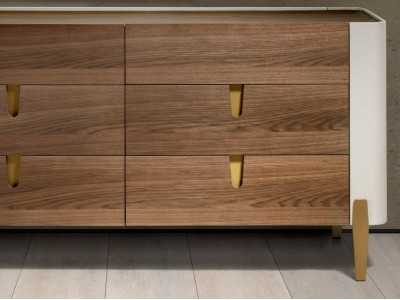 Commode design en bois de noyer, détails laqués et acier - AINI