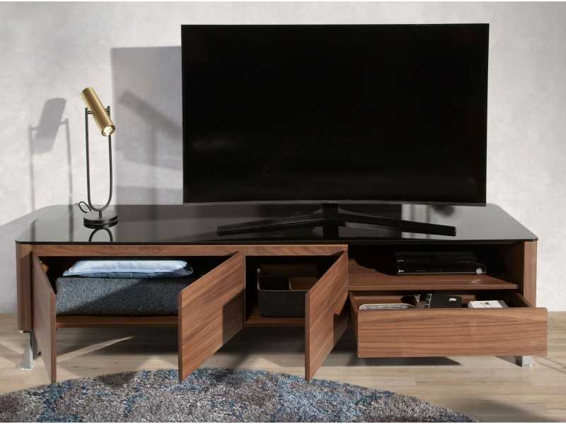 Mueble TV de diseño en nogal, tapa cristal y patas en acero inox - SEVILLA
