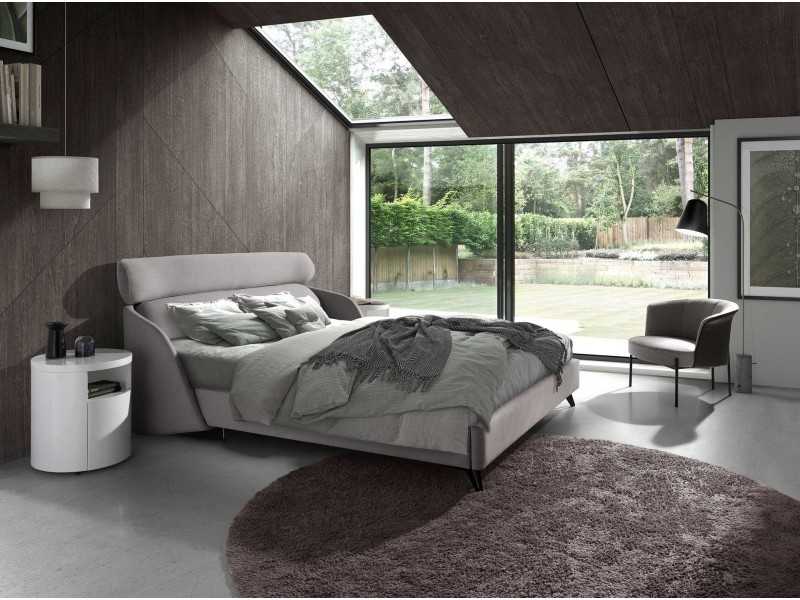 Cama completa de diseño tapizada con patas en acero inoxidable - RODÓ