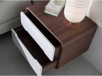 Table de nuit en noyer, façades de tiroirs laquées et pieds en acier inoxydable - AGOSTINA