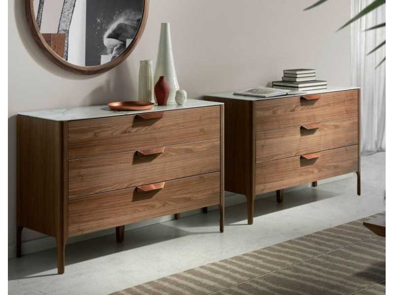 Cómoda en nogal con tapa de cristal imitación mármol porcelánico - DINA