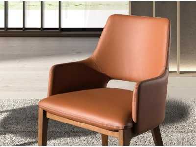 Silla de diseño tapizada en piel sintética marrón - ZARA