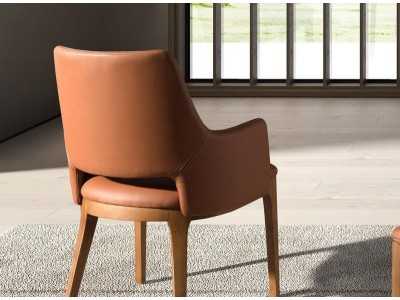 Silla de diseño tapizada en piel sintética marrón - ZARA