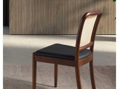 Chaise en bois massif avec dossier en rotin - HIDRA