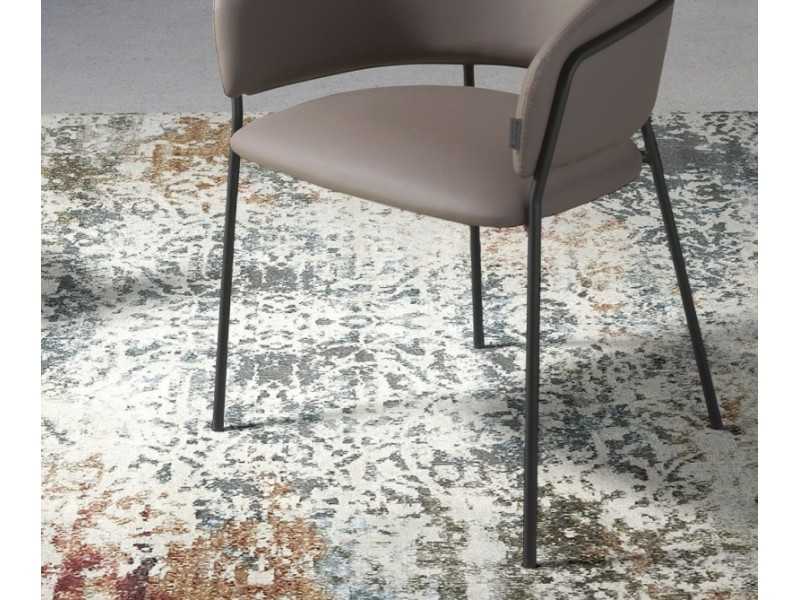 Silla con estructura en acero inoxidable negro tapizada en piel sintética - LIVIRIANA