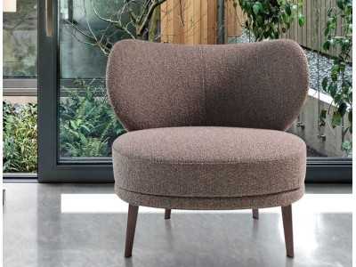 Fauteuil design tapissé avec pieds en acier inoxydable - AIMÉE Fauteuil design tapissé avec pieds en acier inoxydable - AIMÉE