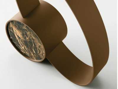 Mesa de rincón con base de acero inoxidable lacado y tapa de mármol porcelánico - ABANN Mesa de rincón con base de acero inoxidable lacado y tapa de mármol porcelánico - ABANN