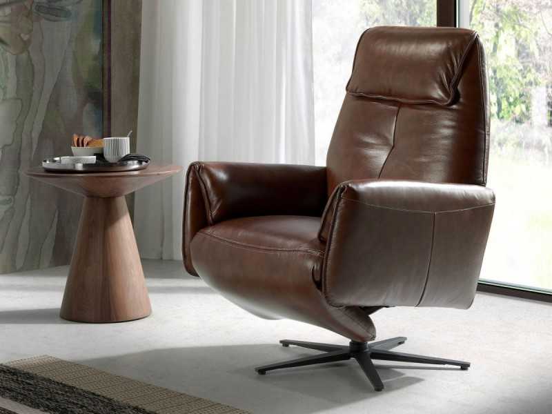 Sillón giratorio con doble mecanismo relax tapizado en piel genuina - PIETRO