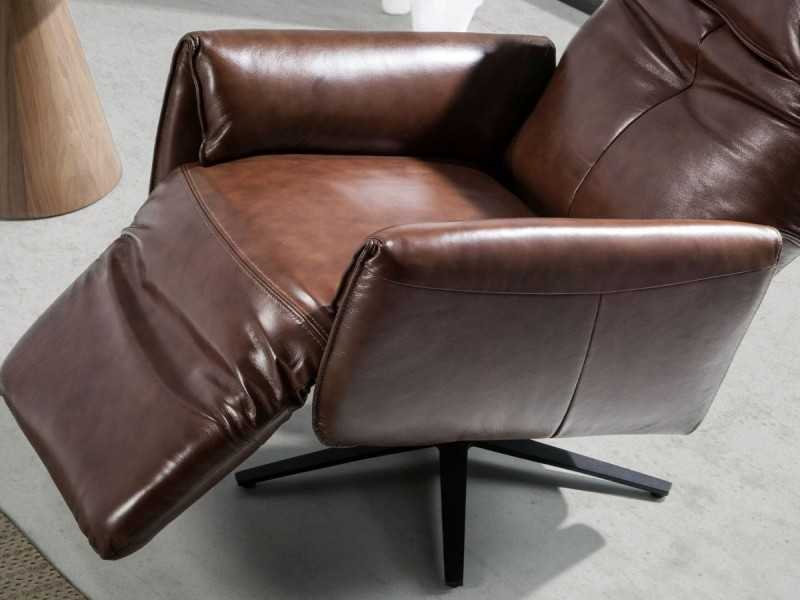 Sillón giratorio con doble mecanismo relax tapizado en piel genuina - PIETRO