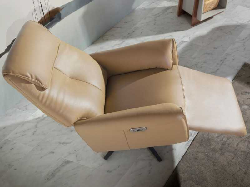 Sillón giratorio con doble mecanismo relax tapizado en piel genuina - PIETRO ARENA
