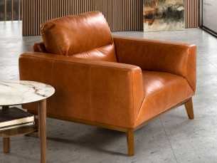 Sillón de diseño tapizado en piel genuina con base de madera - CLARA 2