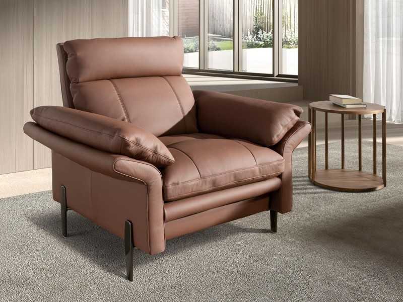 Sillón tapizado en piel genuina con patas de acero inoxidable - ABERDY