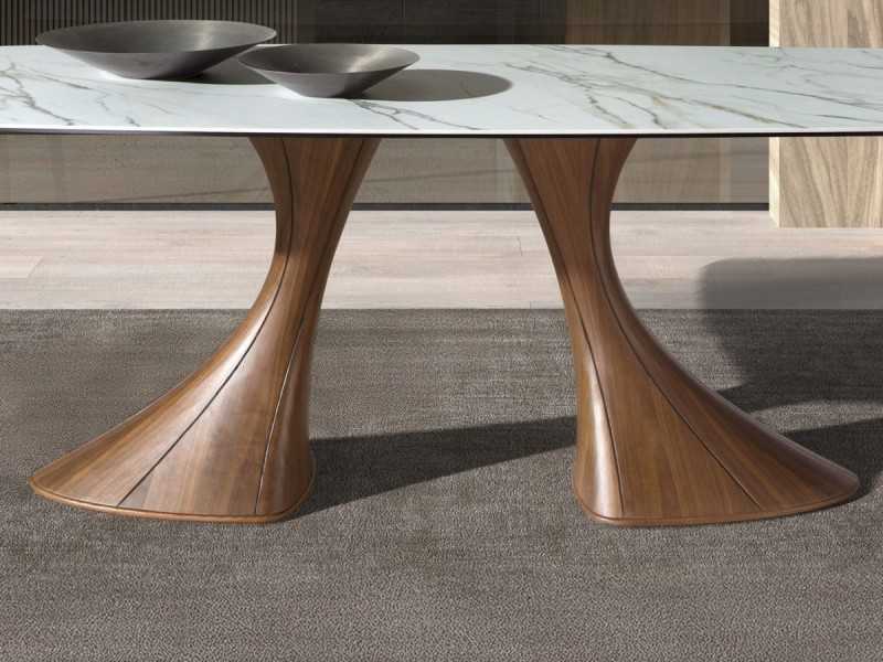 Mesa de comedor con tapa de mármol porcelánico y patas de nogal - ABATTO